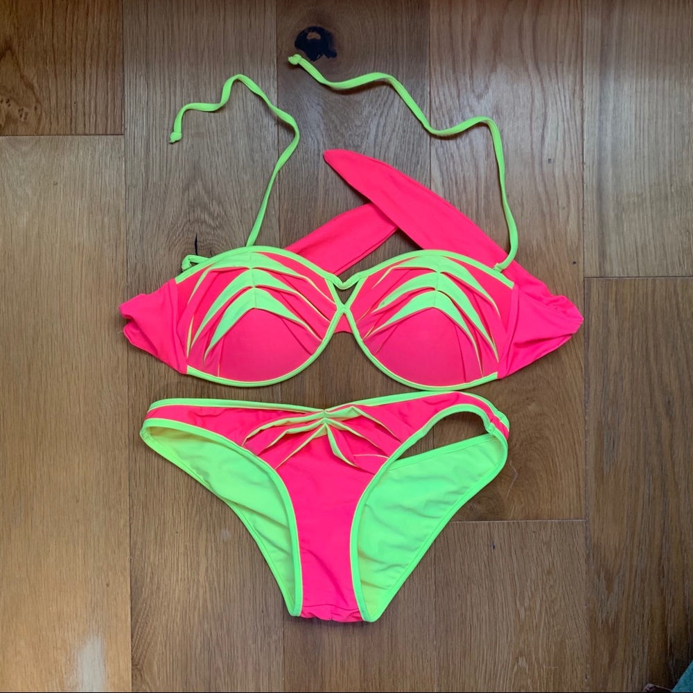 Beach Bunny Bikini | Size XL (runs small)